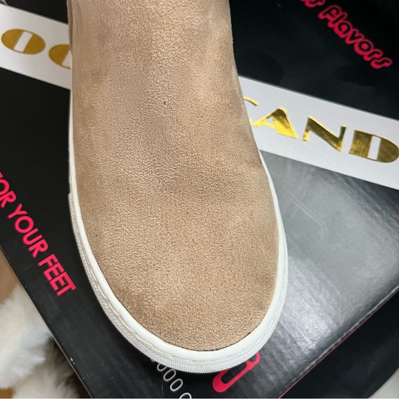 Rock & Candy by Zigi tan chukka boot in size 7 US. - Picture 4 of 8